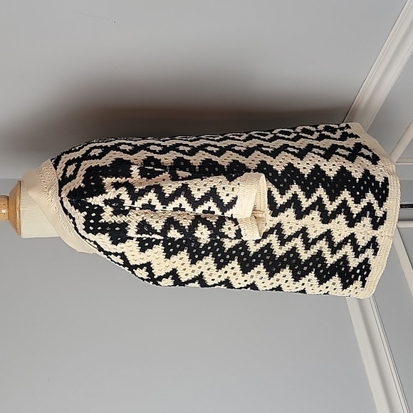 ILLA ILLA Cream Black Crochet Knit Collared V-Neck Short Sleeve Cardigan Sweater - Picture 2 of 12